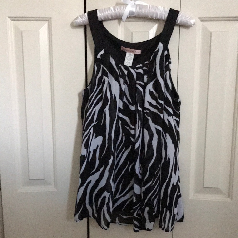 Women’s sleeveless blouse